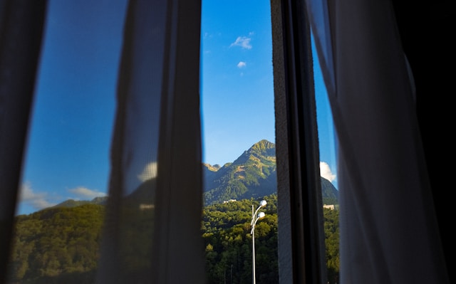 How to Maintain Your Windows Before Summer in Arizona